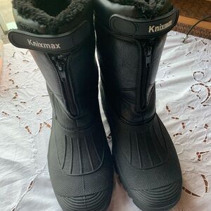 Cozy Winter Boots by Knitmax women’s size 11 men’s Size 9 lined water resistant